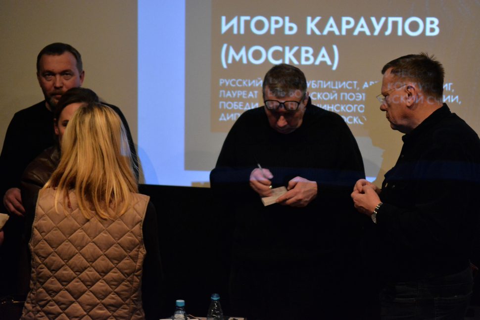 Автограф-сессия с Игорем Карауловым в северодвинском ЦУМе